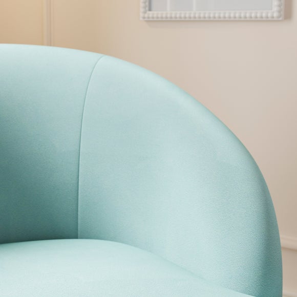 Carousel navigation image position 3 of 9