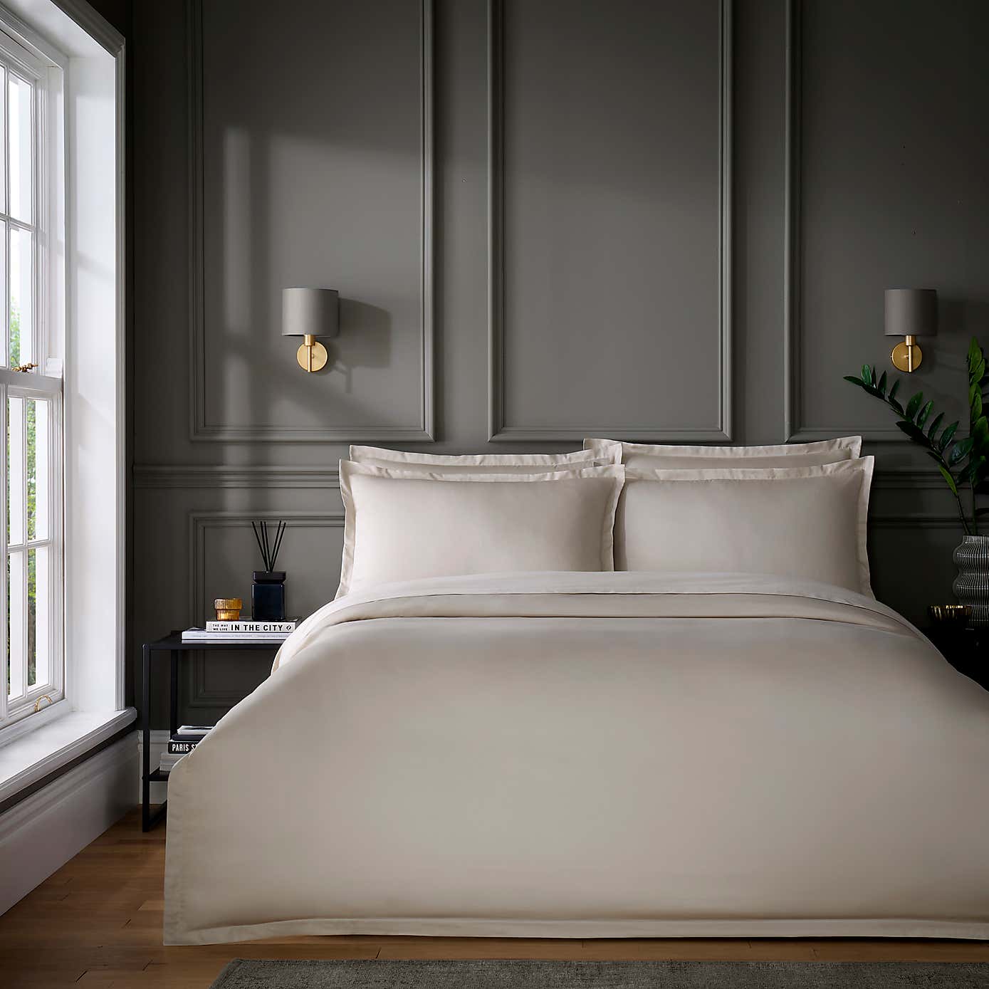 Carousel zoom image position 1 of 2