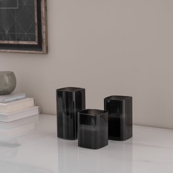 Carousel navigation image position 2 of 3