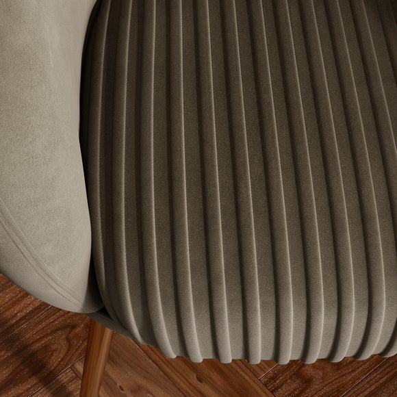 Carousel navigation image position 4 of 9