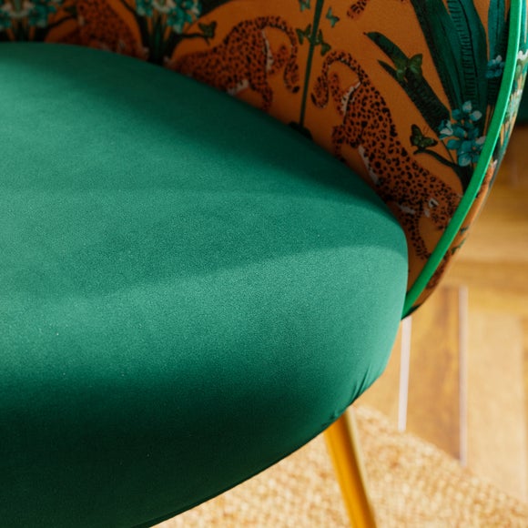 Carousel navigation image position 4 of 9