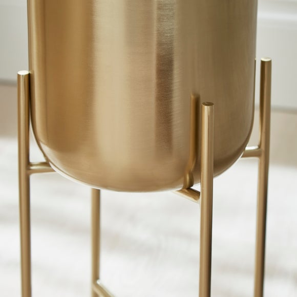 Carousel navigation image position 2 of 3