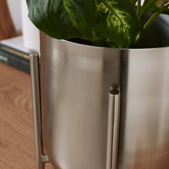 Carousel navigation image position 2 of 3