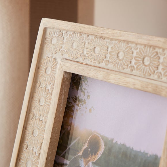 Carousel navigation image position 2 of 3