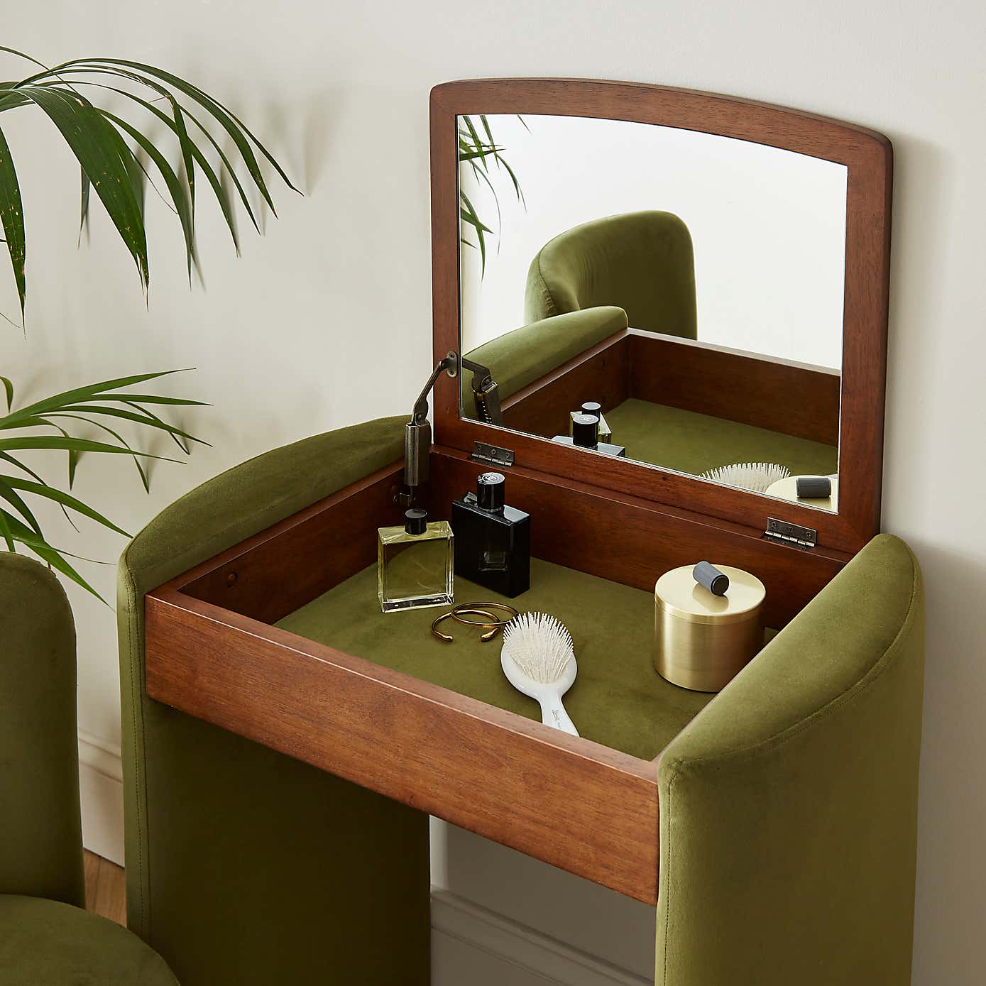 Carousel zoom image position 3 of 8