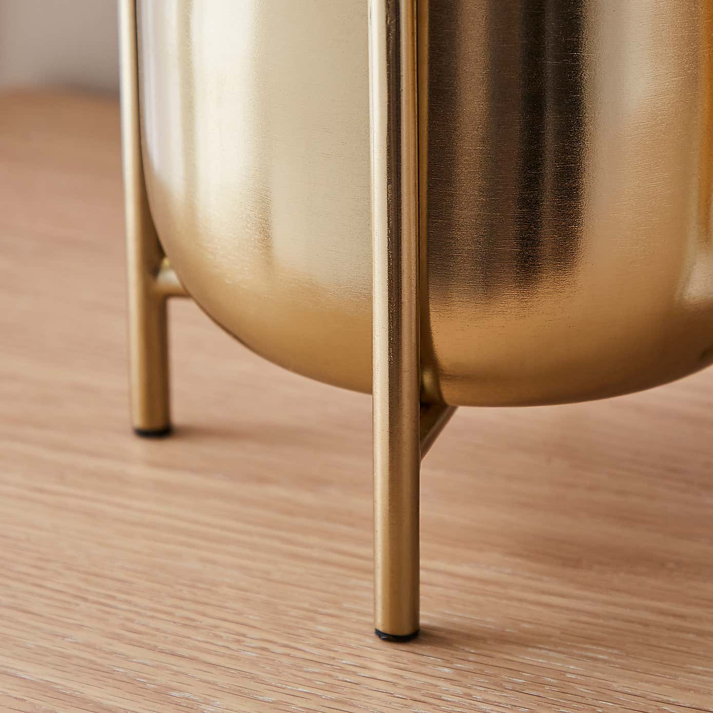 Carousel zoom image position 2 of 3