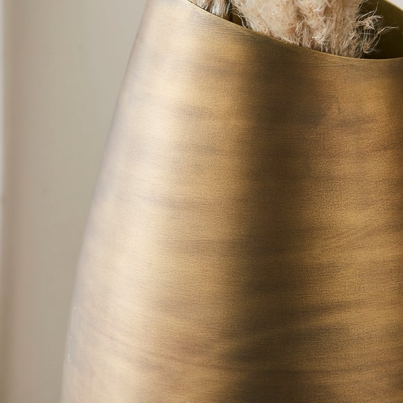 Carousel navigation image position 2 of 3