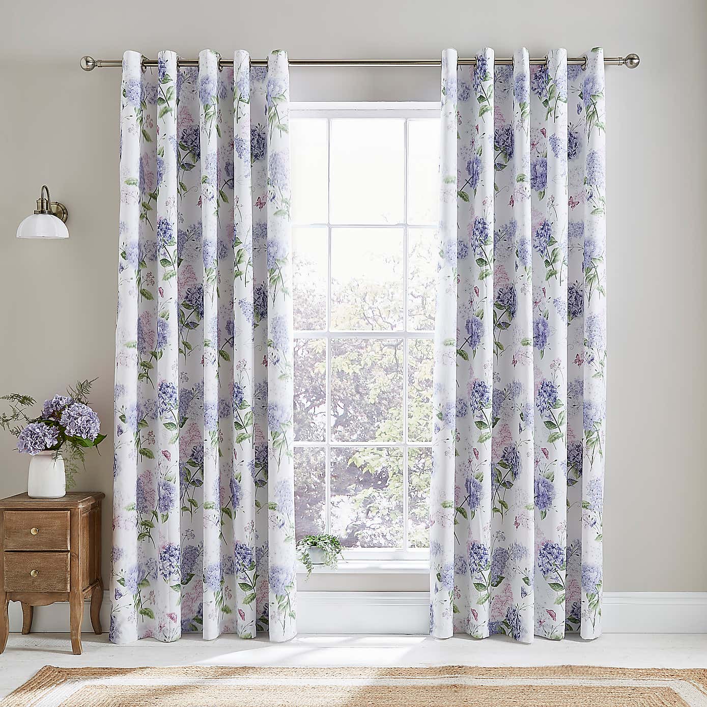 Carousel zoom image position 2 of 3