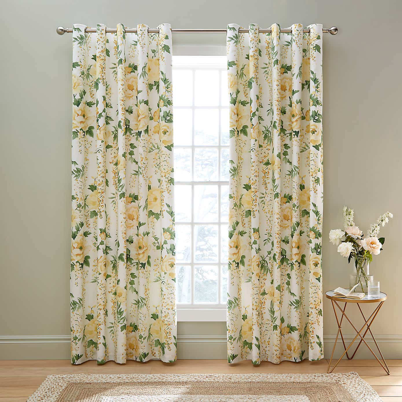 Carousel zoom image position 2 of 3