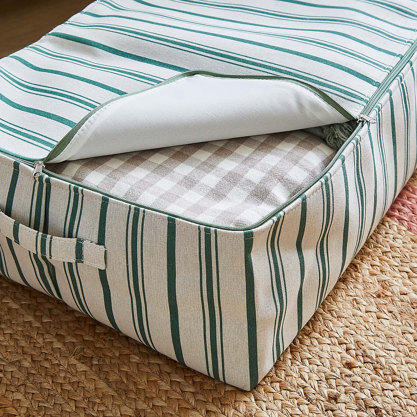 Carousel zoom image position 2 of 3