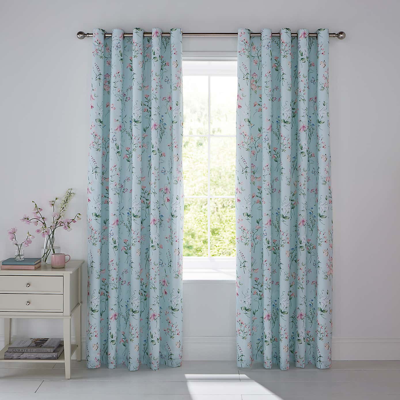 Carousel zoom image position 2 of 3