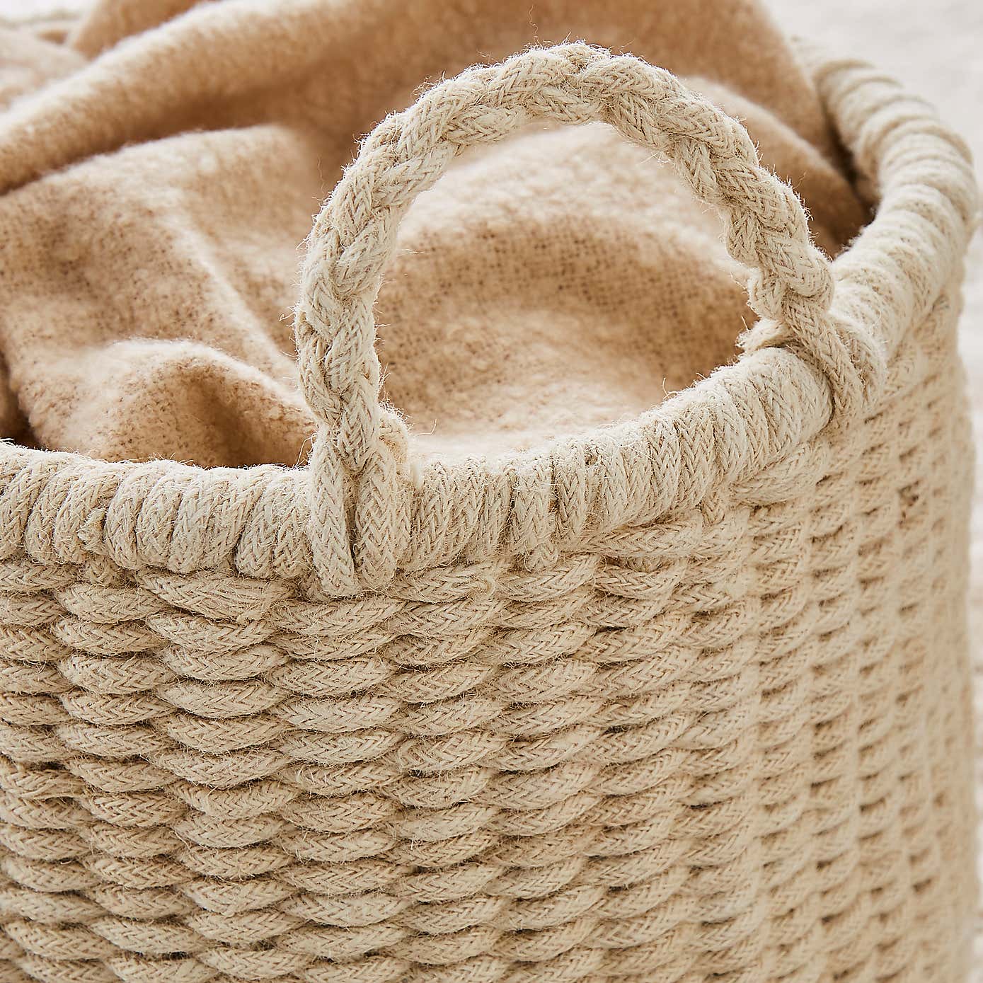 Carousel zoom image position 2 of 3