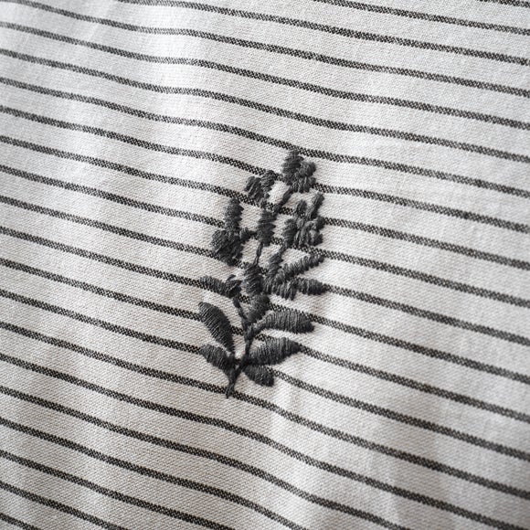 Carousel navigation image position 2 of 3