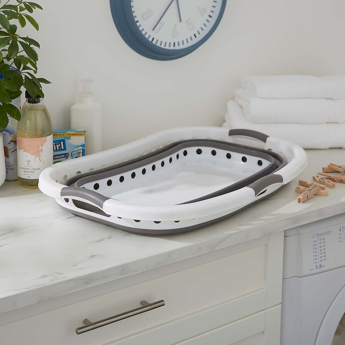 Carousel zoom image position 2 of 3