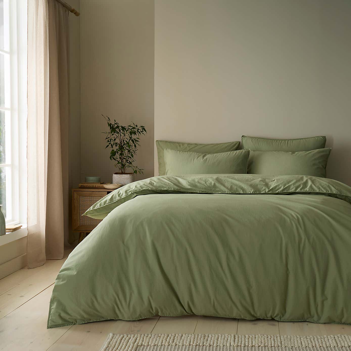 Carousel zoom image position 1 of 3