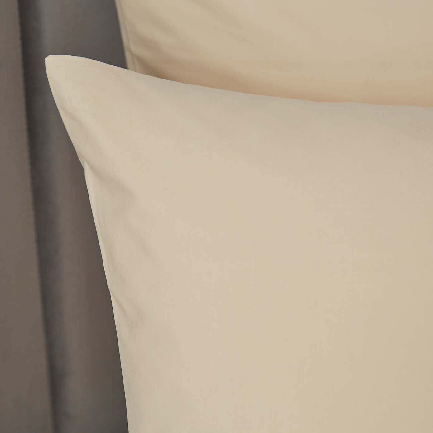 Carousel zoom image position 2 of 3