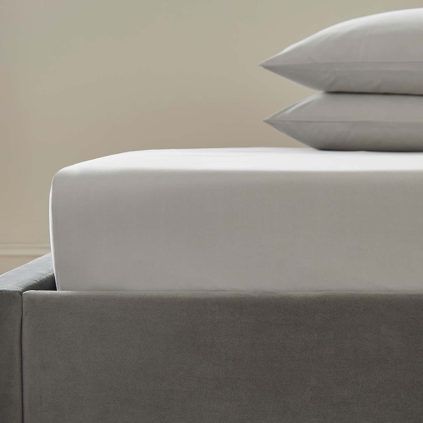 Carousel zoom image position 3 of 3