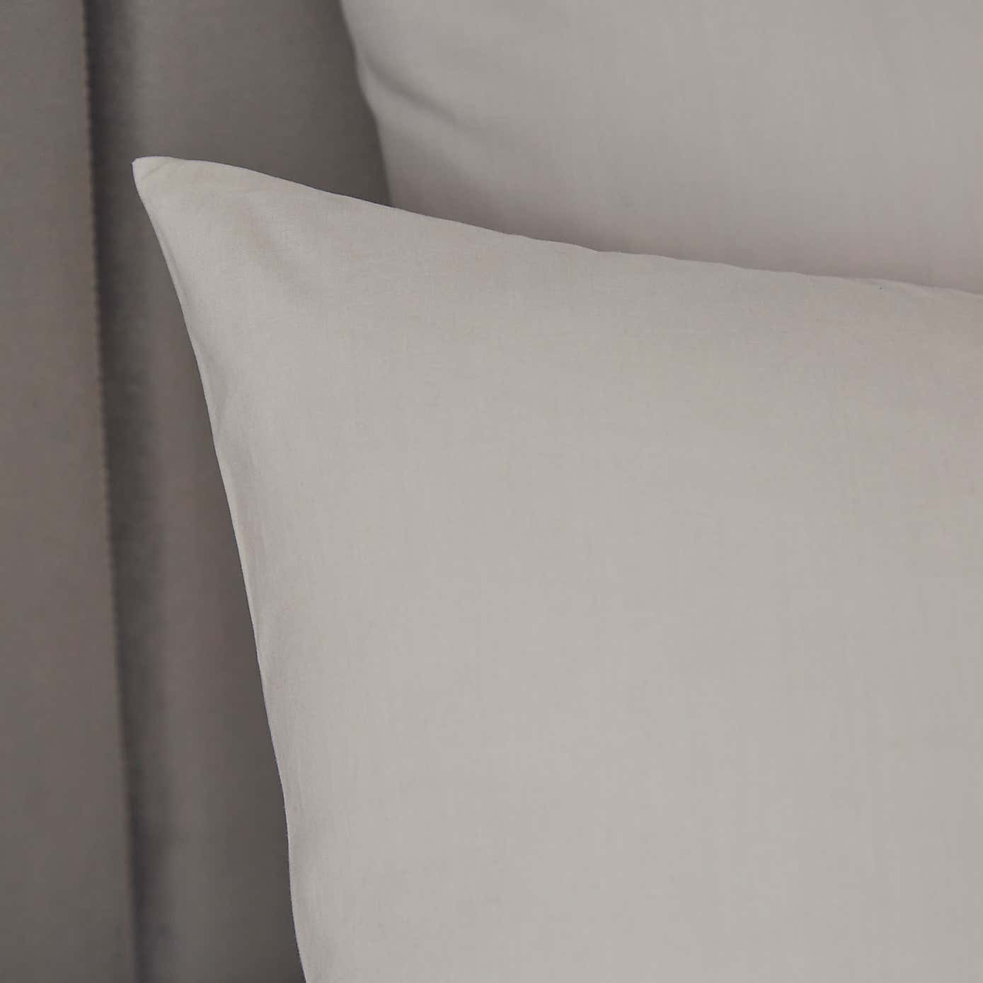 Carousel zoom image position 2 of 3