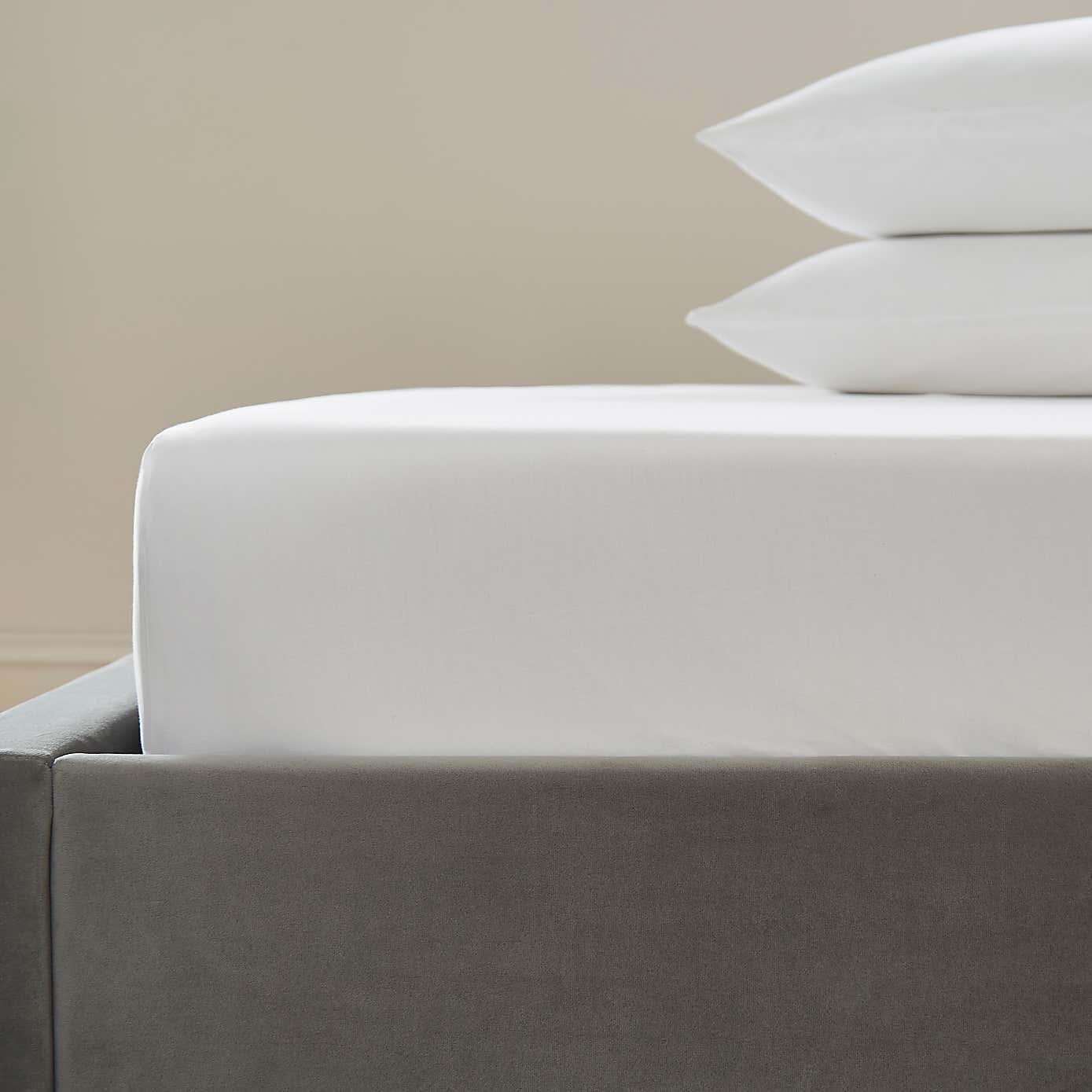 Carousel zoom image position 3 of 3