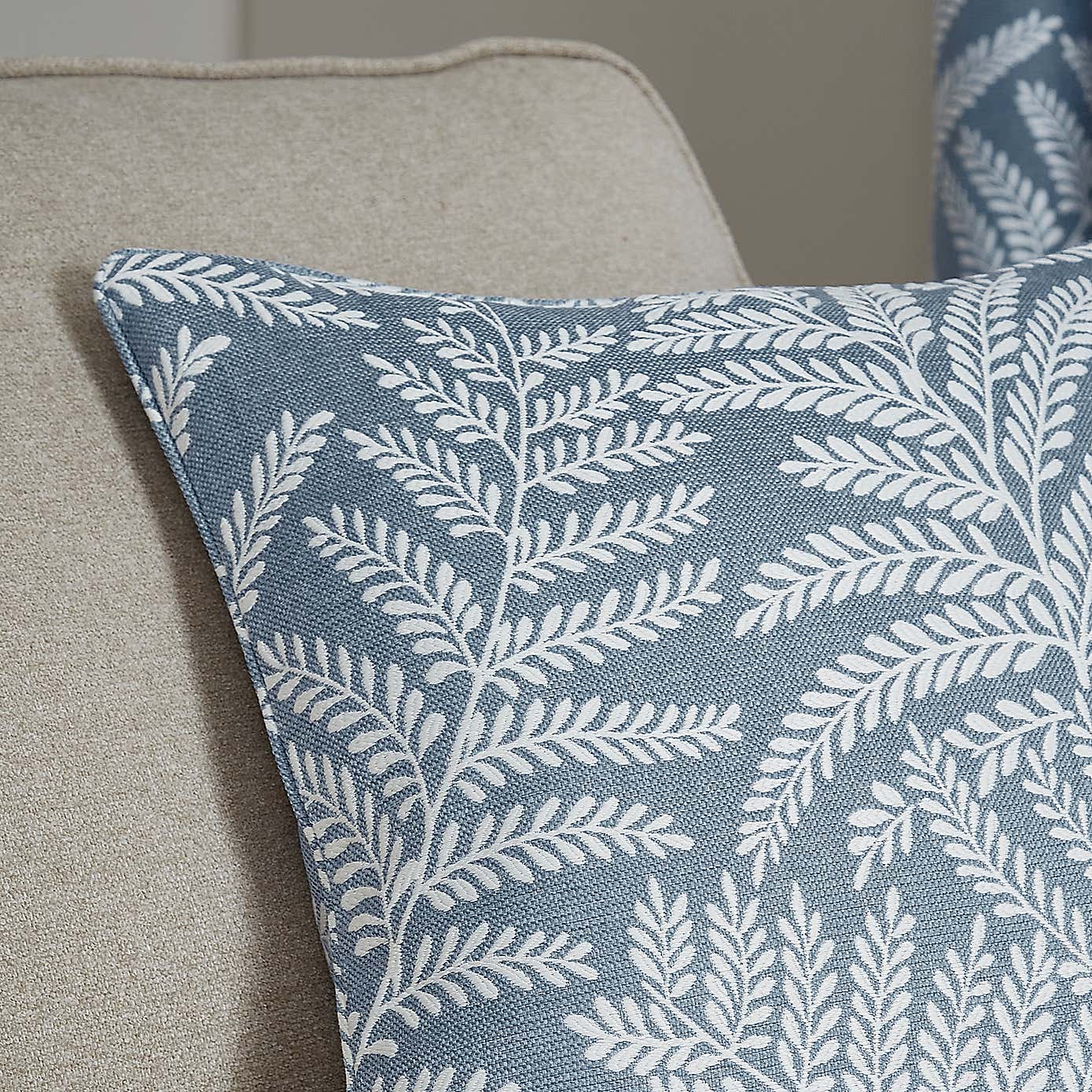 Carousel zoom image position 2 of 3