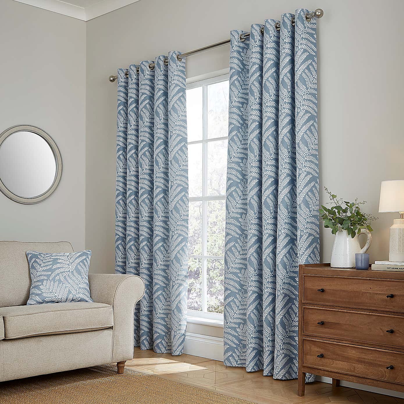 Carousel zoom image position 3 of 3