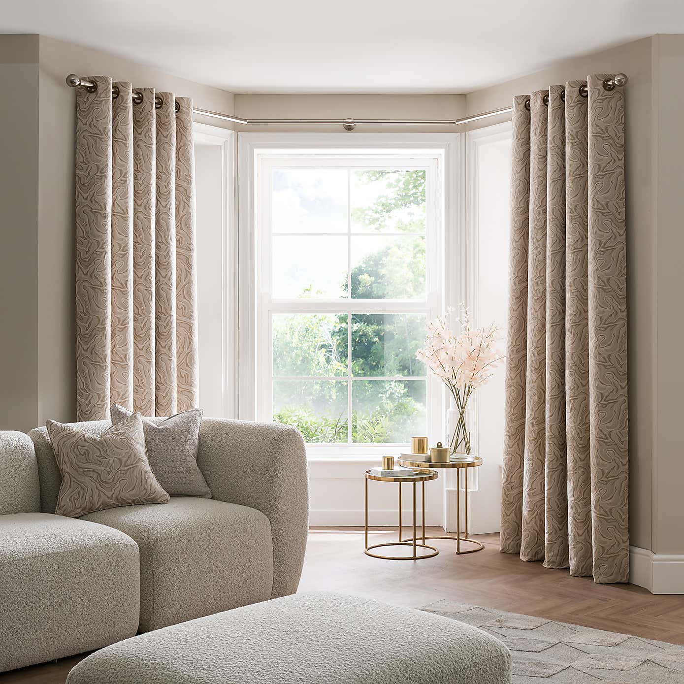 Carousel zoom image position 2 of 6