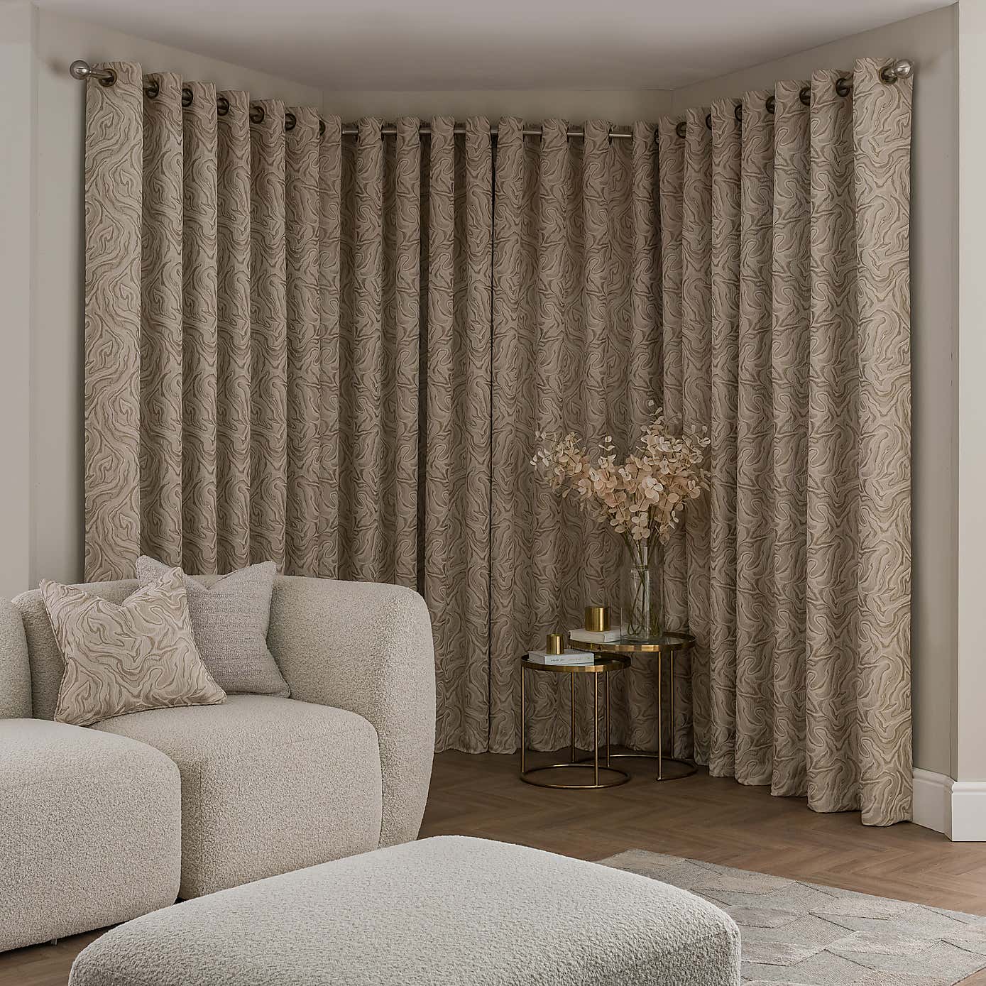 Carousel zoom image position 4 of 6