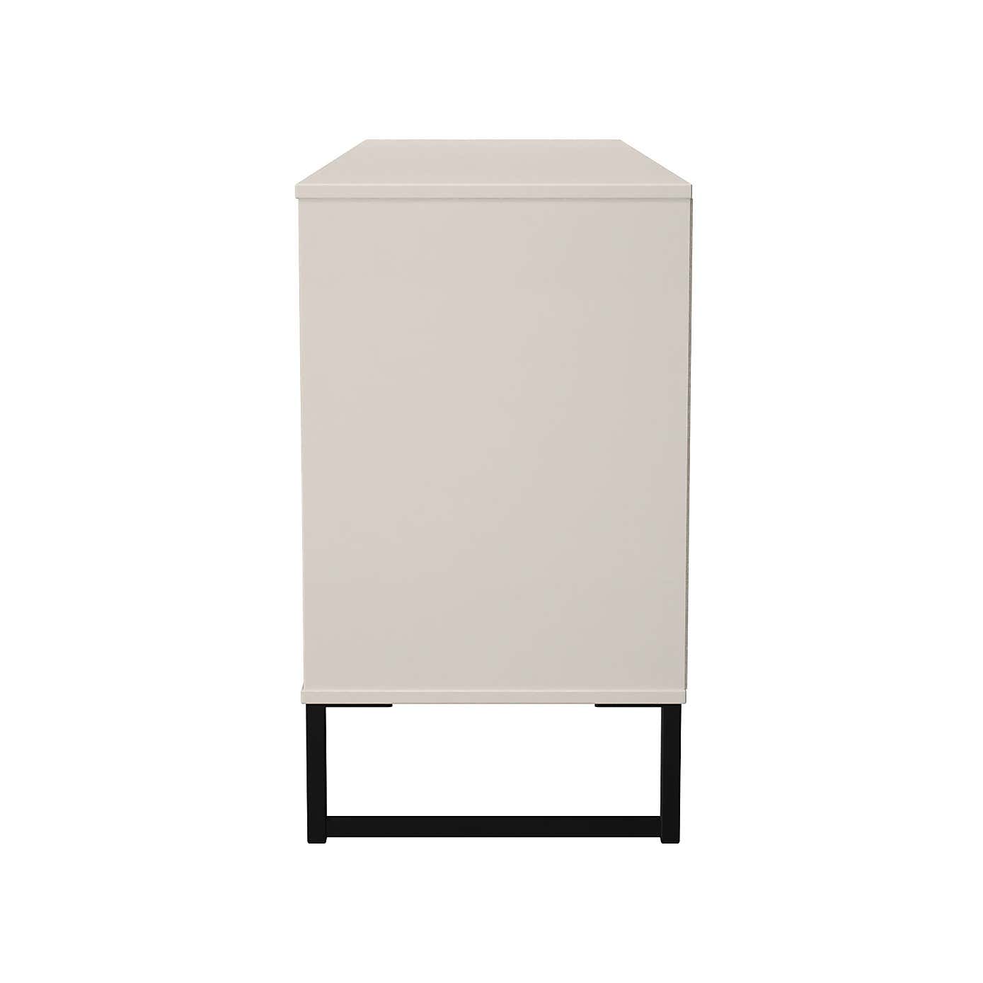 Carousel zoom image position 3 of 8