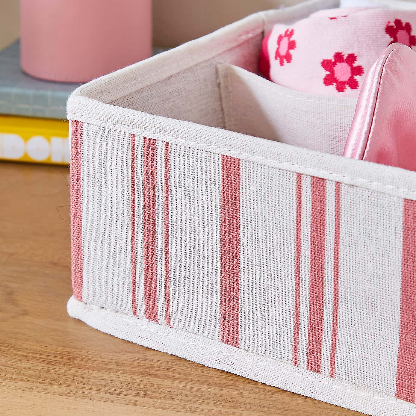 Carousel zoom image position 2 of 3