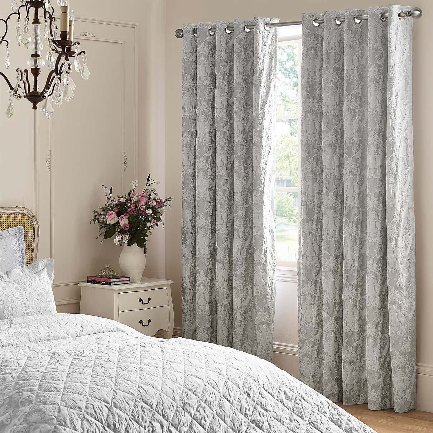 Carousel zoom image position 2 of 3