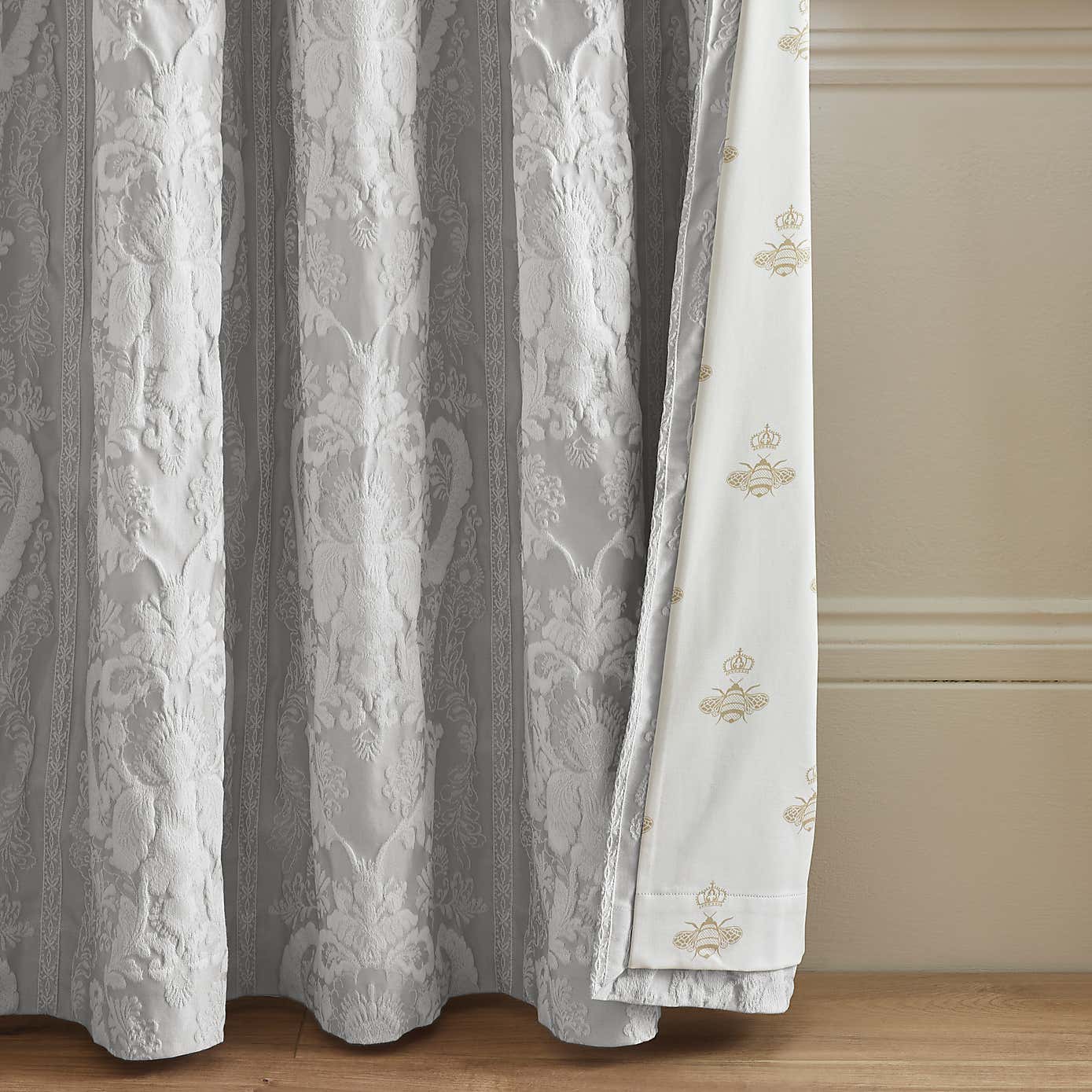 Carousel zoom image position 3 of 3