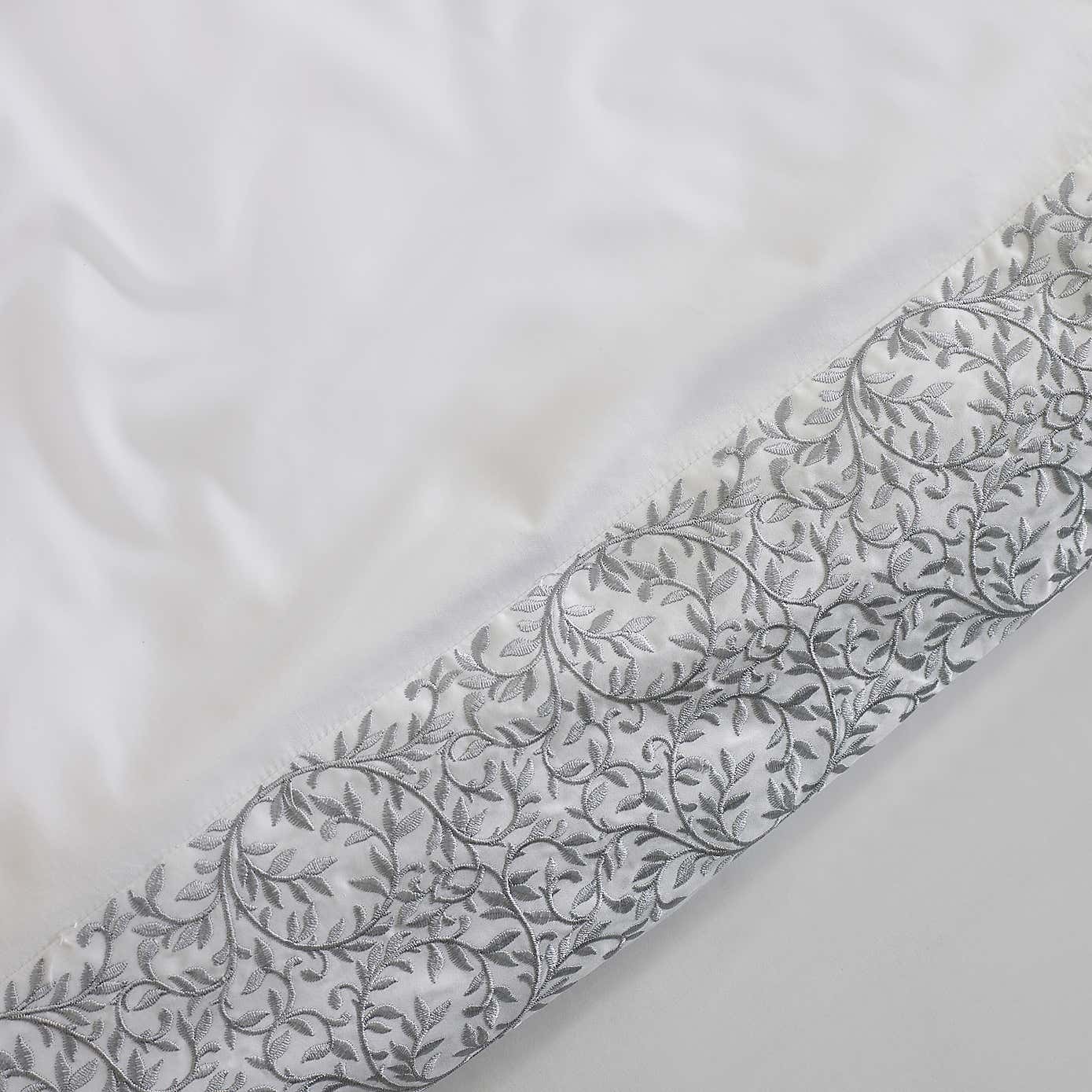 Carousel zoom image position 3 of 3