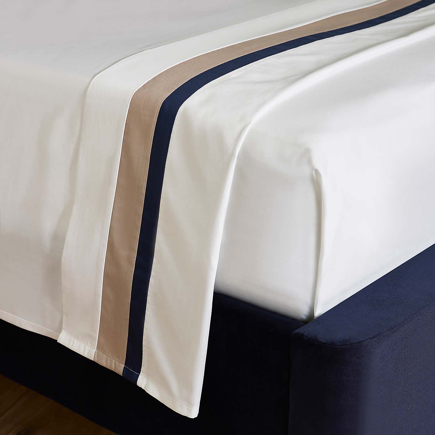 Carousel zoom image position 2 of 3