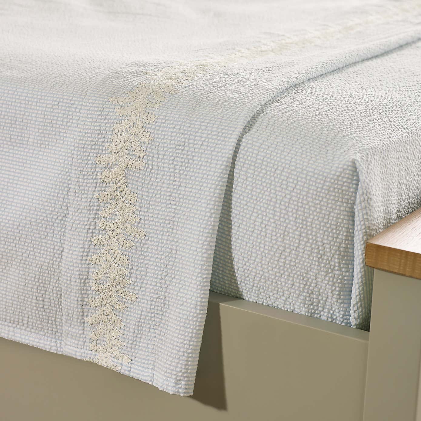 Carousel zoom image position 2 of 3