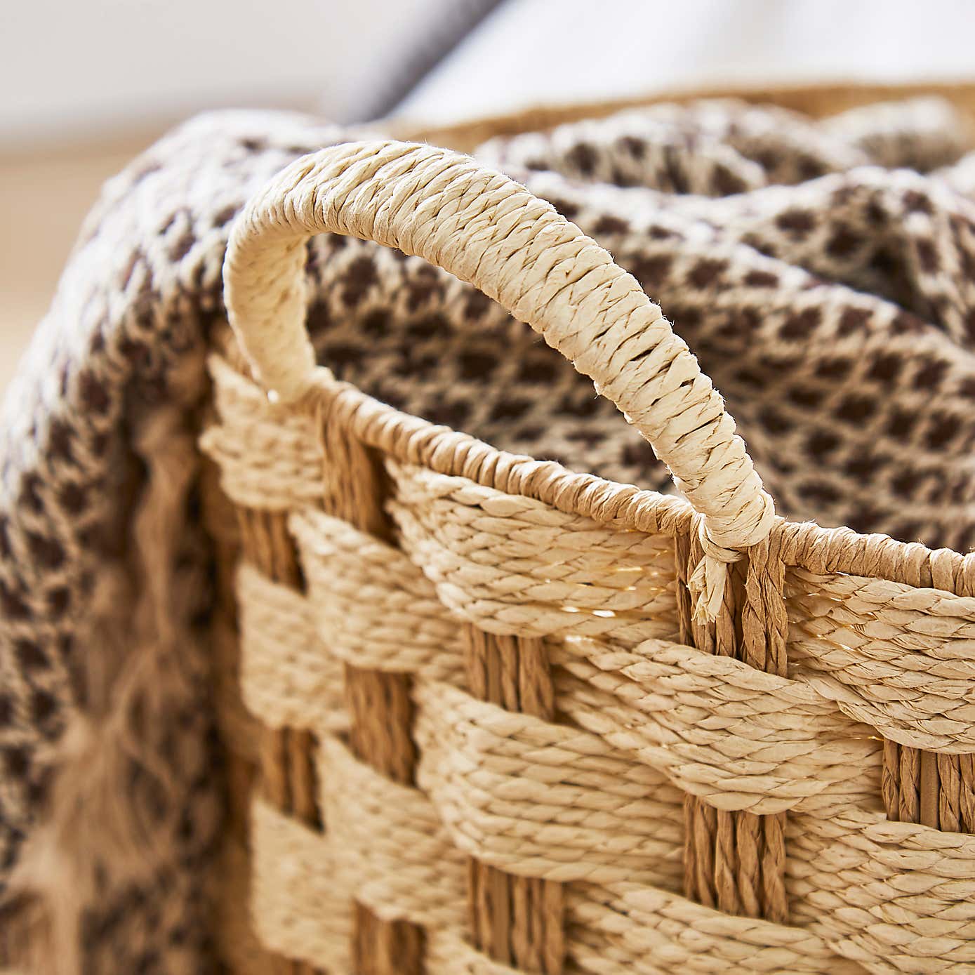 Carousel zoom image position 2 of 3