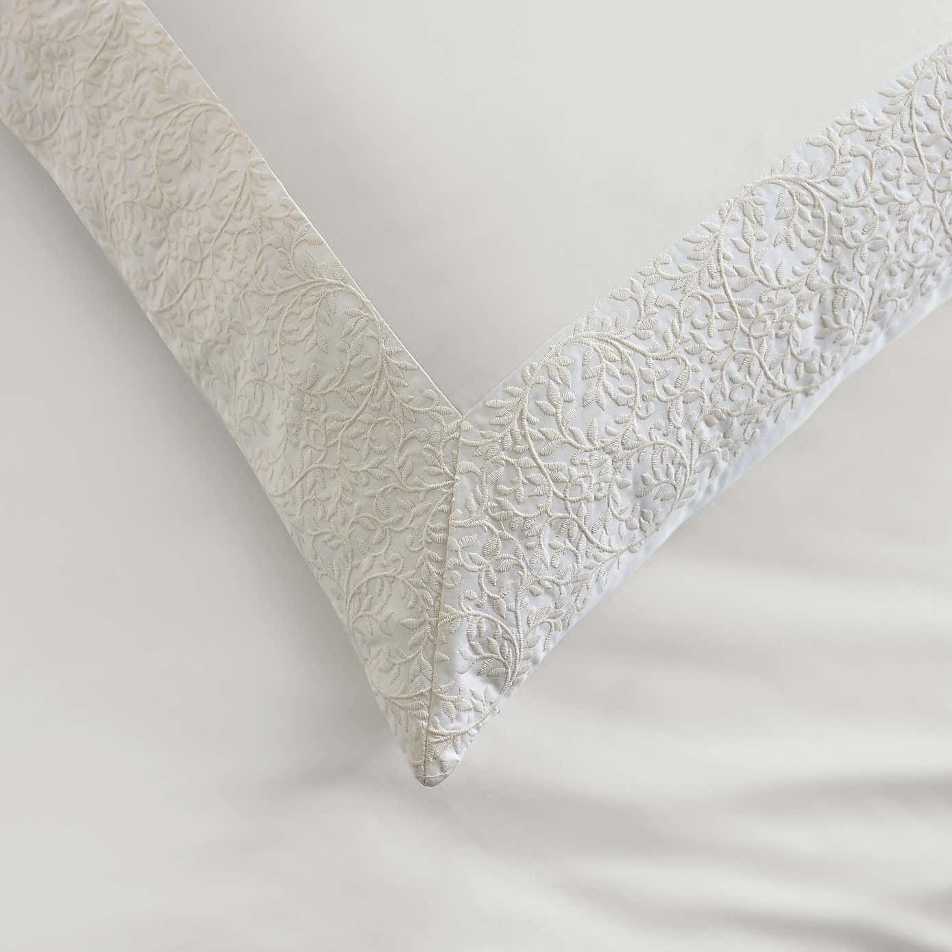 Carousel zoom image position 2 of 3