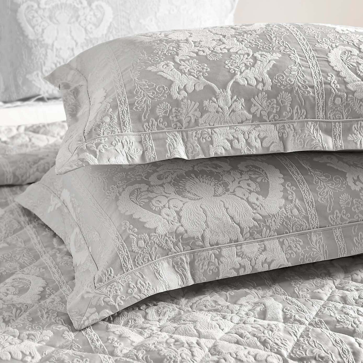 Carousel zoom image position 3 of 4