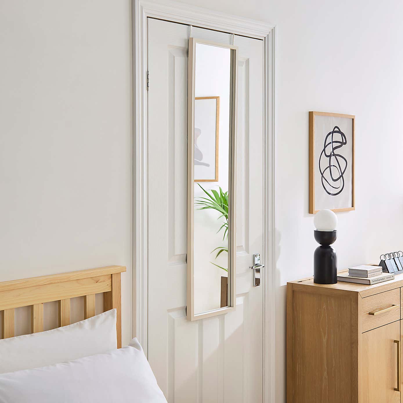 Carousel zoom image position 1 of 3