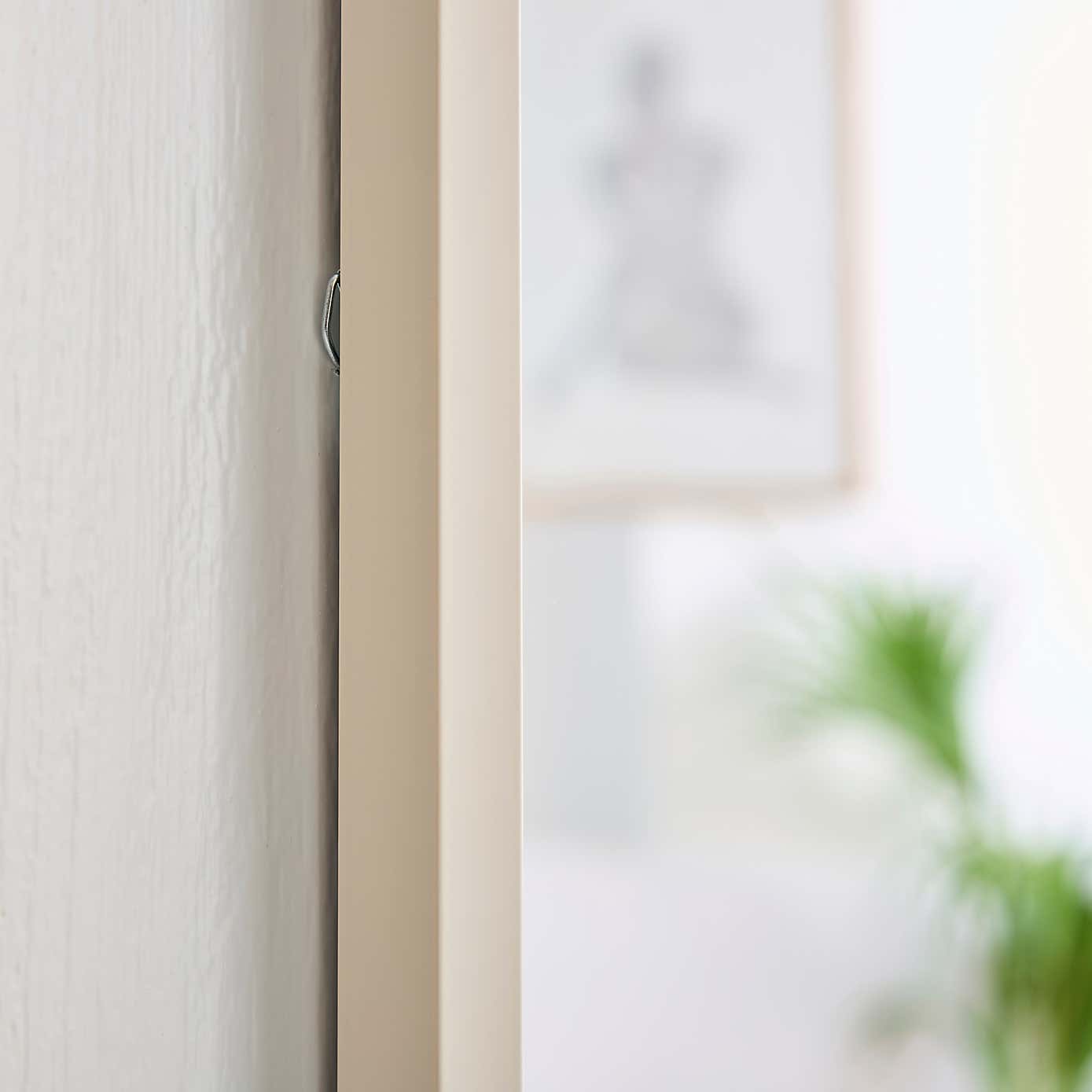 Carousel zoom image position 2 of 3