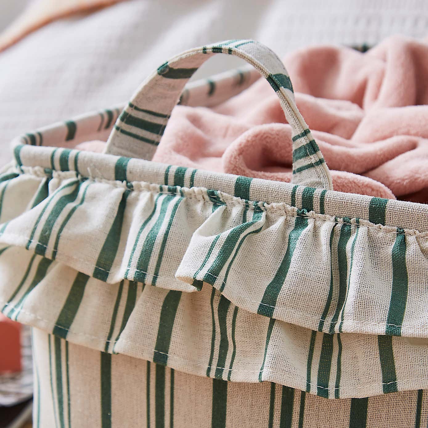 Carousel zoom image position 2 of 3