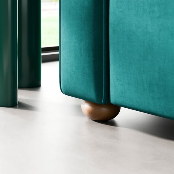 Carousel navigation image position 5 of 9