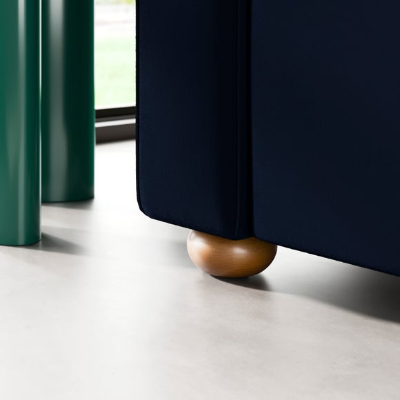 Carousel navigation image position 5 of 9