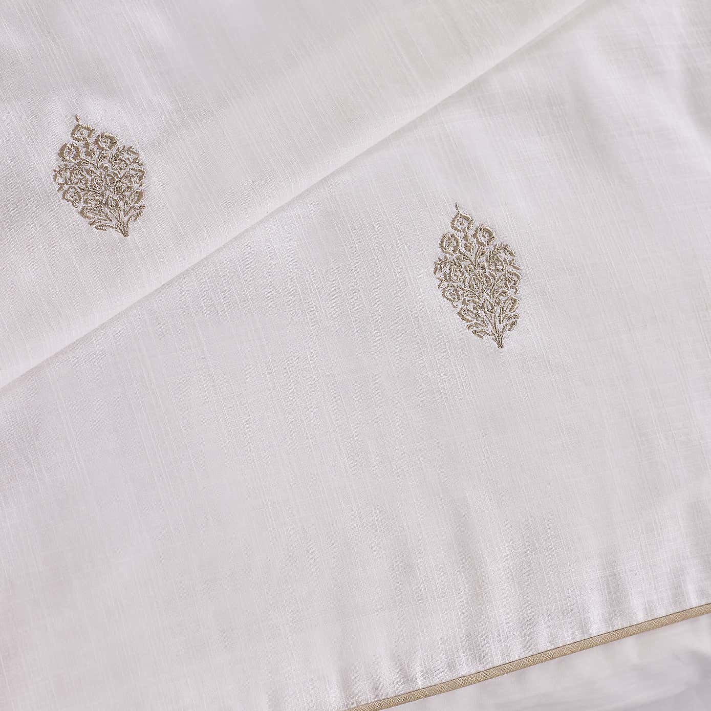 Carousel zoom image position 3 of 5