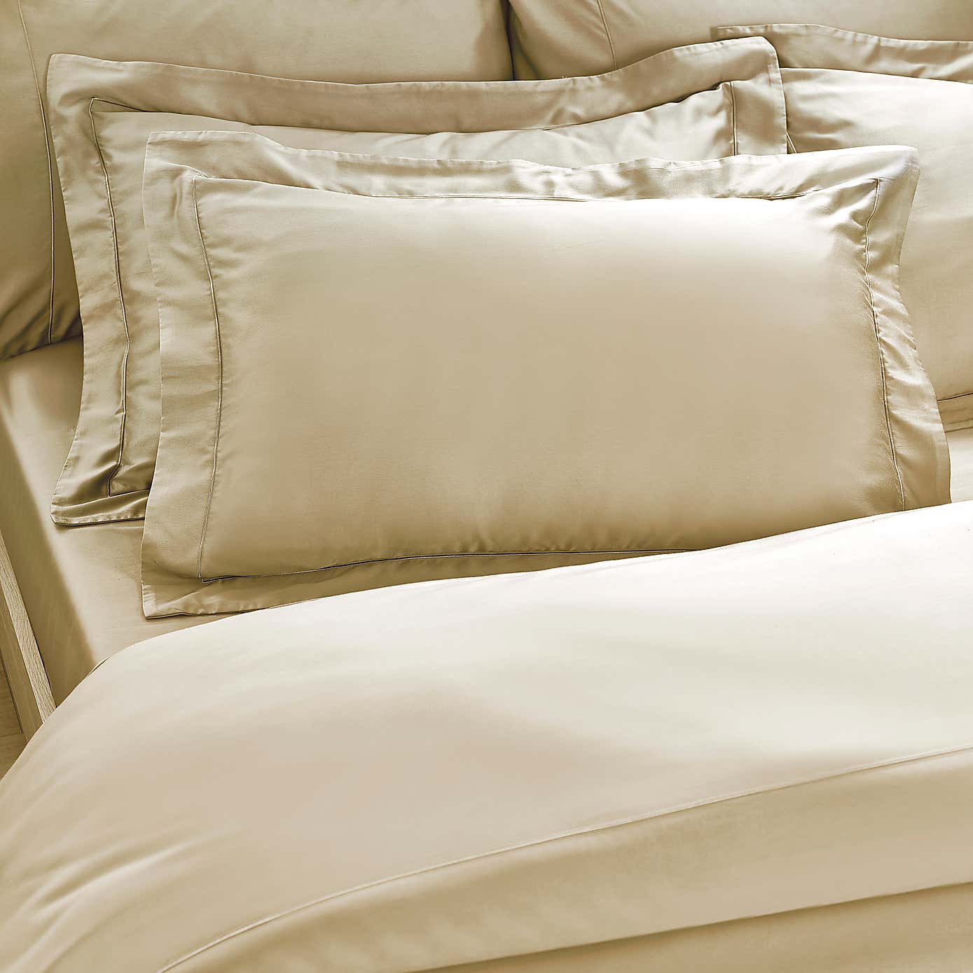 Carousel zoom image position 1 of 3