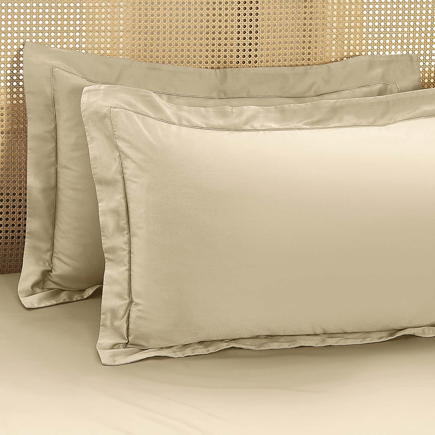 Carousel zoom image position 2 of 3