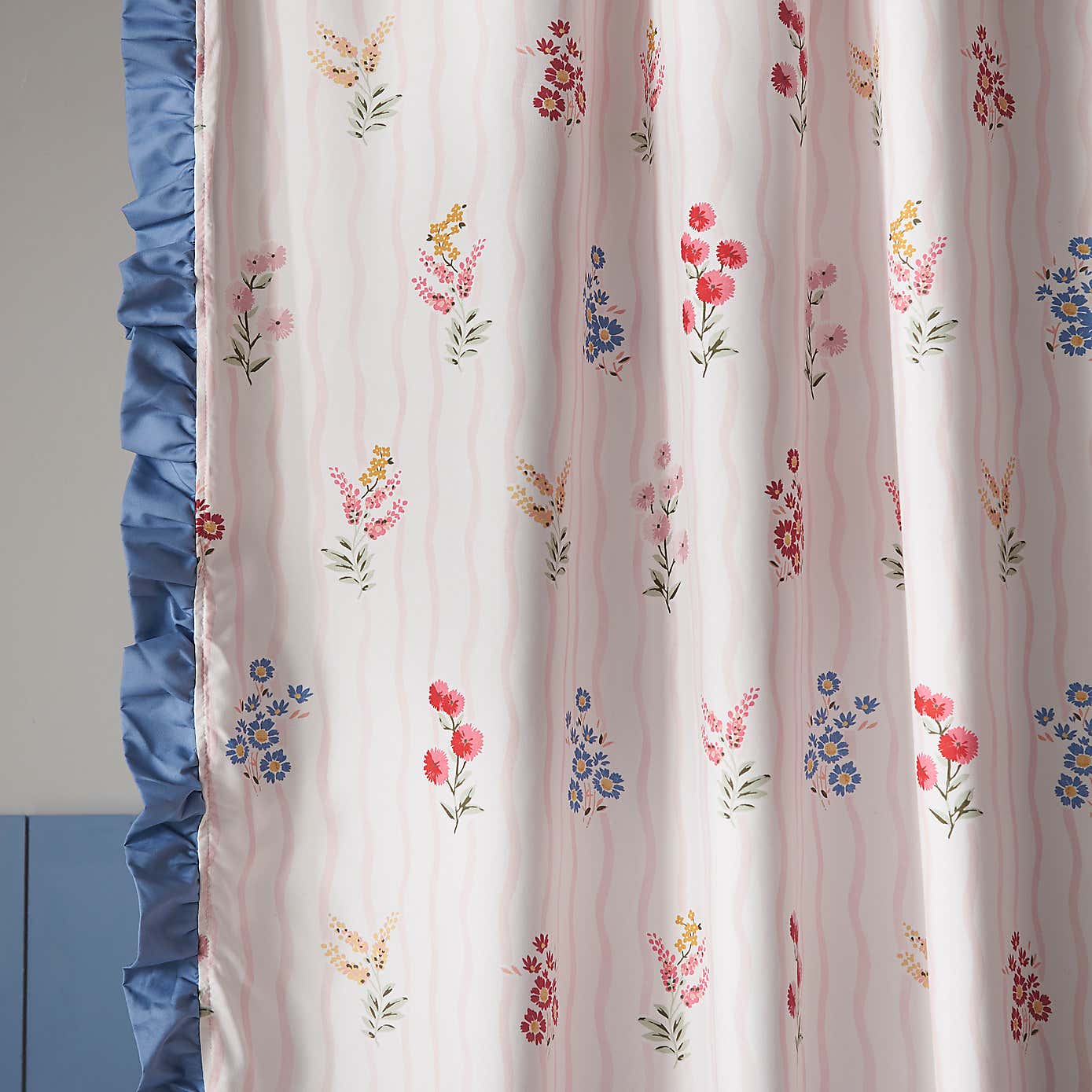 Carousel zoom image position 2 of 3