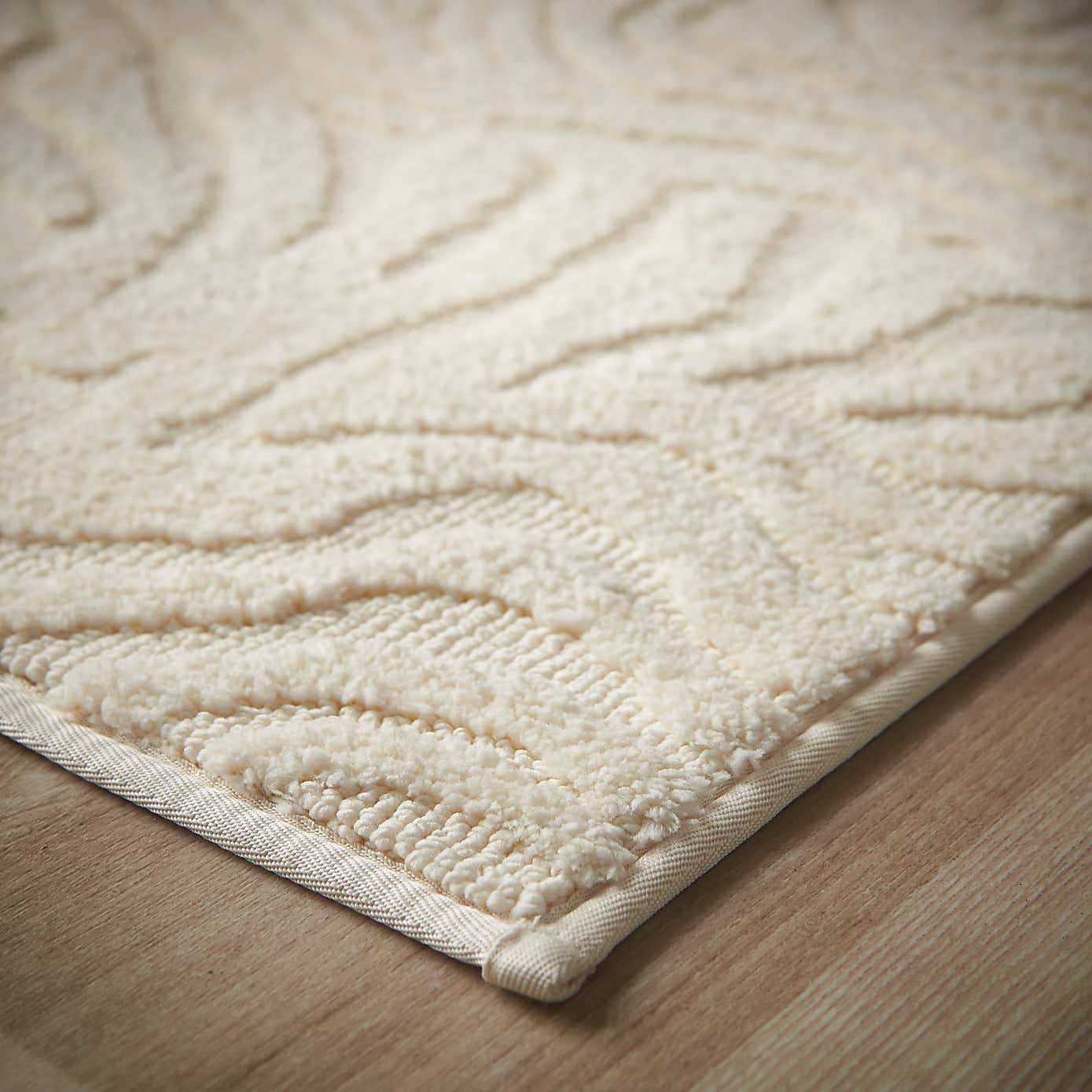 Carousel zoom image position 2 of 3