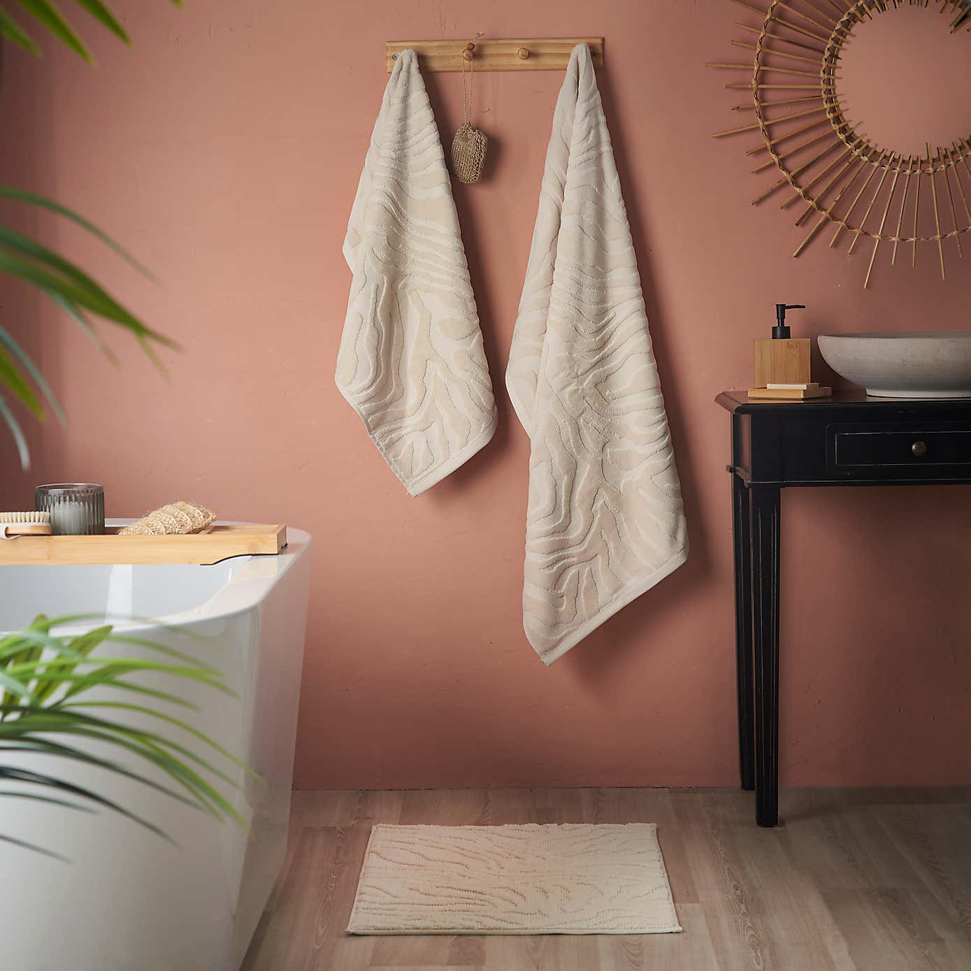 Carousel zoom image position 3 of 3