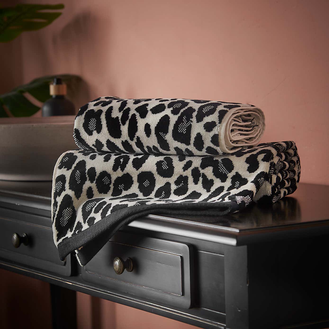 Carousel zoom image position 2 of 4