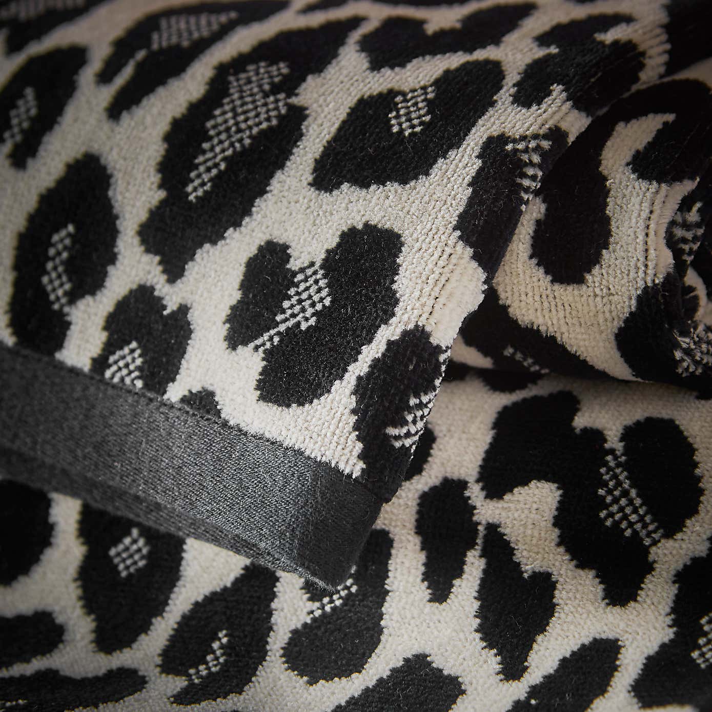 Carousel zoom image position 3 of 4